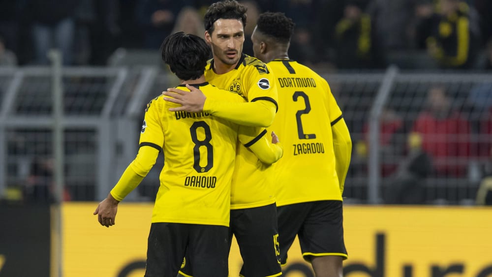 Mats Hummels (Mitte) ist Spieler von Borussia Dortmund.