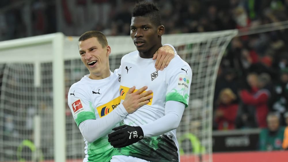 Drei Scorerpunkte und ein verzeihlicher Makel: Breel Embolo, hier mit Stefan Lainer.