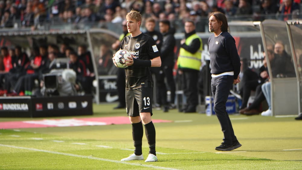 Frankfurts Martin Hinteregger und FCA-Trainer Martin Schmidt