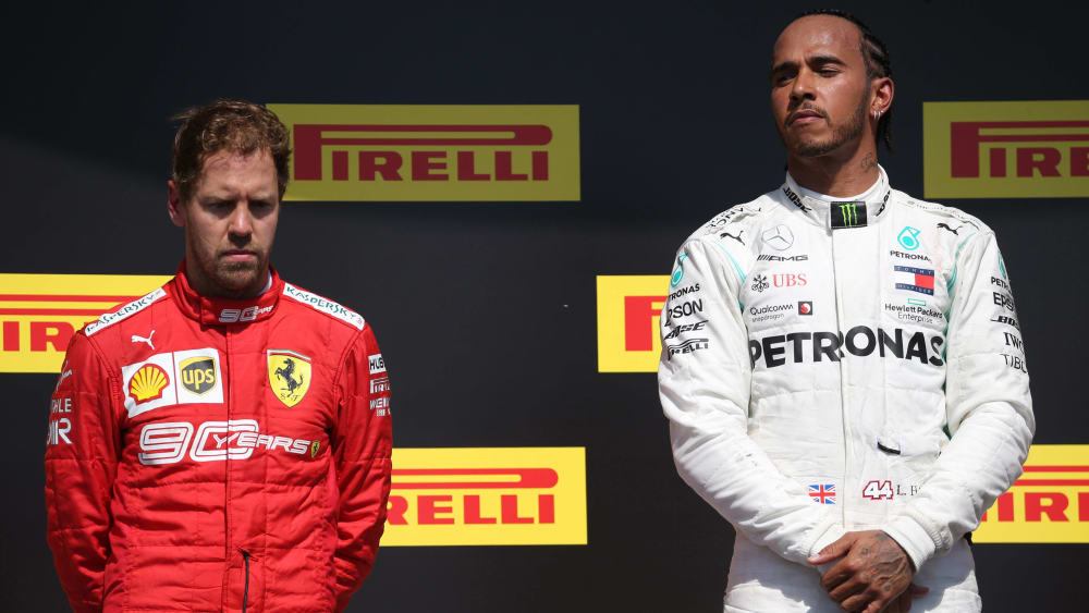 Grimmiger Blick: Sebastian Vettel (li.) verlor in Kanada wegen eines vermeintlichen gefährlichen Manövers gegen Lewis Hamilton.
