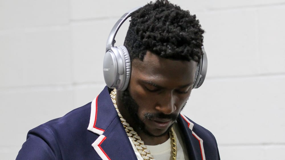 Antonio Brown ist Wide Receiver.