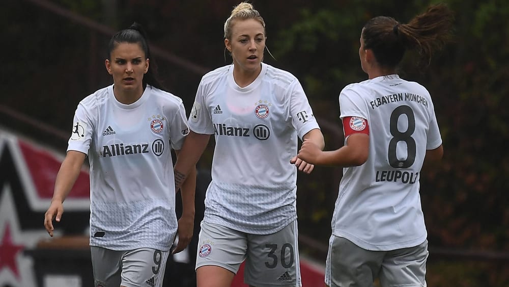 Jovana Damnjanovic, Carolin Simon und Melanie Leupolz (v.li.)