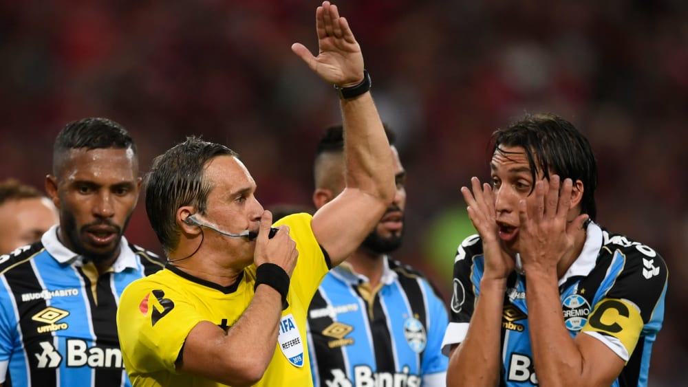 Wenn alles schief geht: Gremio-Kapitän Pedro Geromel (re.) beim Spiel in Rio de Janeiro.