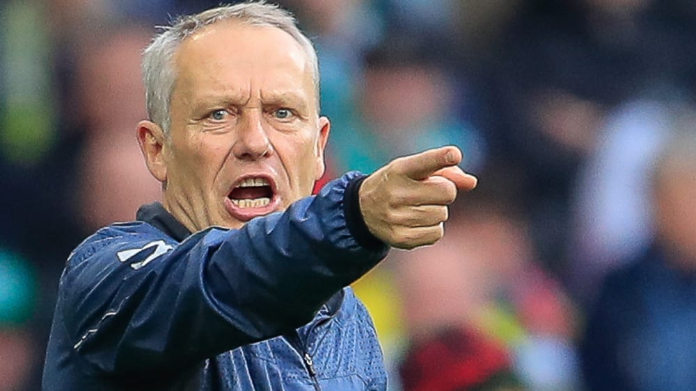 Hat ein Puzzle vor sich: Freiburgs Chefcoach Christian Streich.