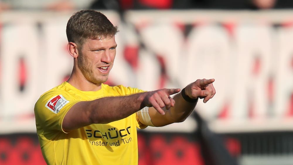 Fabian Klos (Bielefeld) bejubelt sein Tor