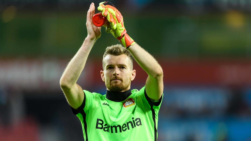 Zeigte eine starke Parade gegen Rouwen Hennings: Leverkusens Torwart Lukas Hradecky.