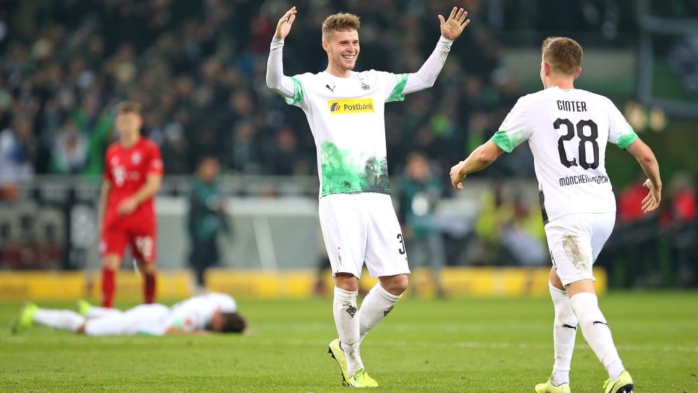 Nico Elvedi (l.) und Matthias Ginter fühlen sich bei der Borussia wohl