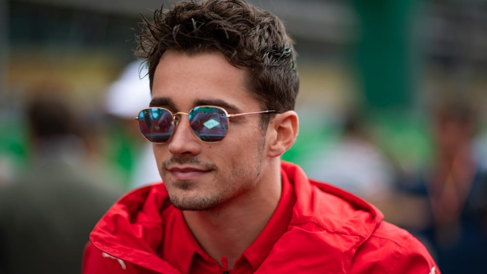 Charles Leclerc handelte sich mit einem Fallschirmsprung Ärger bei der Scuderia Ferrari ein.