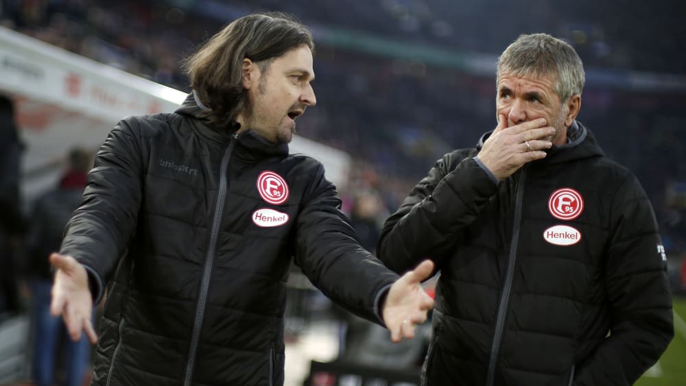 Düsseldorfs Sportvorstand Lutz Pfannenstiel (li.) führt gute Gespräche mit Trainer Friedhelm Funkel.