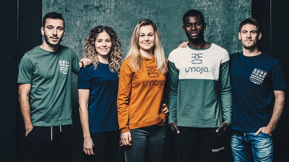 Die Hoffenheimer Sargis Adamyan, Luana Bühler, Lena Lattwein, Ihlas Bebou und Andrej Kramaric (v. li.) präsentieren die neue Marke.