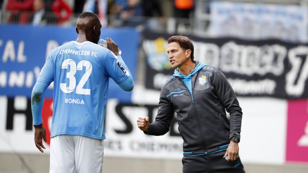 Tarsis Bonga und Patrick Glöckner