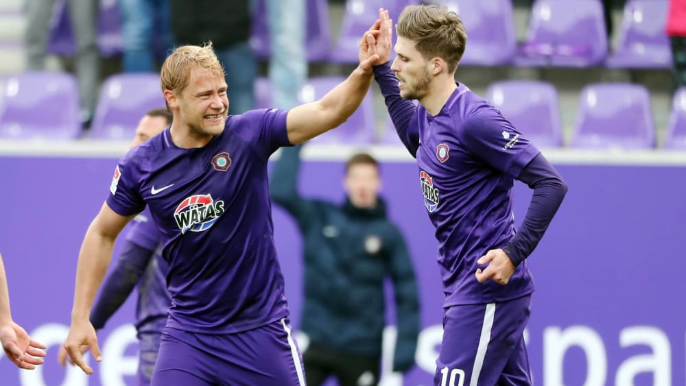 Sollen bei Aue bleiben: Jan Hochscheidt (li.) und Philipp Zulechner.