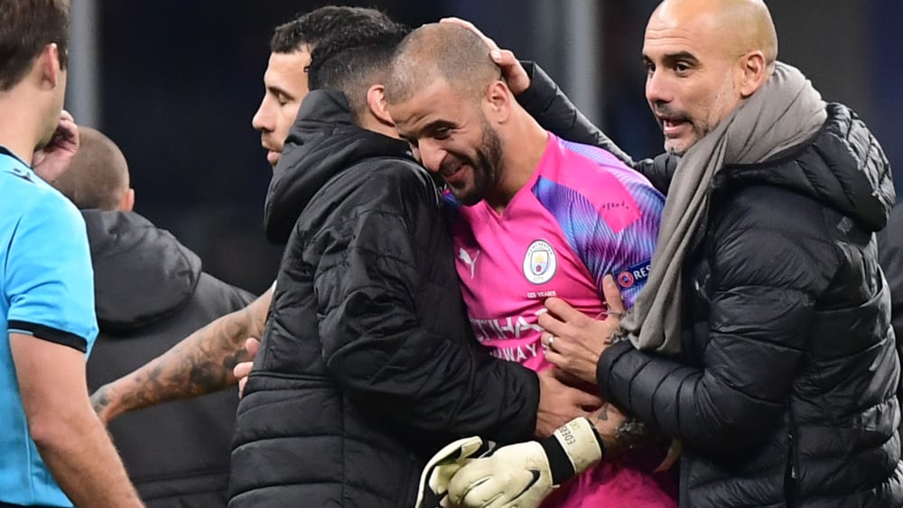Gleich mal zu null gespielt: Pep Guardiola gratuliert Kyle Walker.