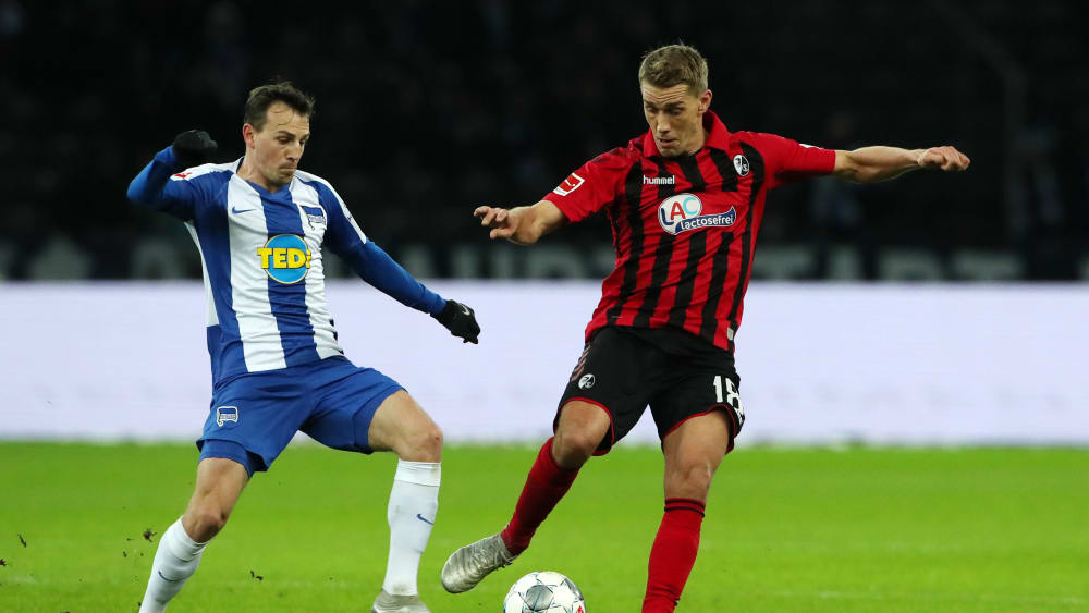 Herthas Siegtorschütze Darida gegen Freiburgs Nils Petersen