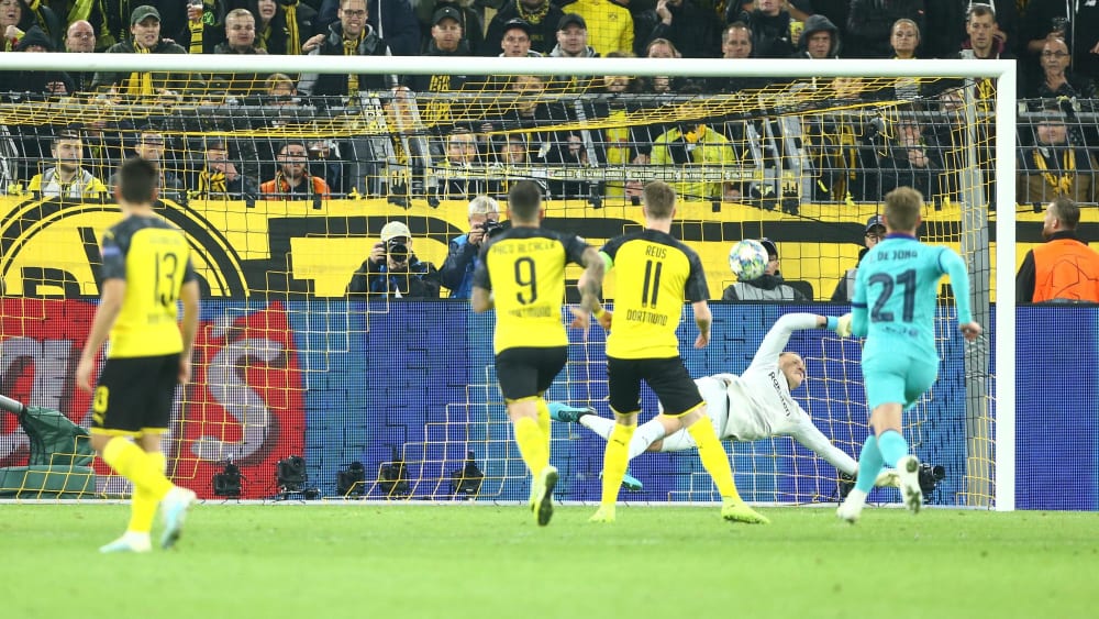 Marco Reus im Duell mit Marc-André ter Stegen